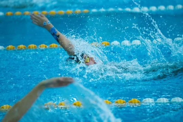 short course swimming pool race